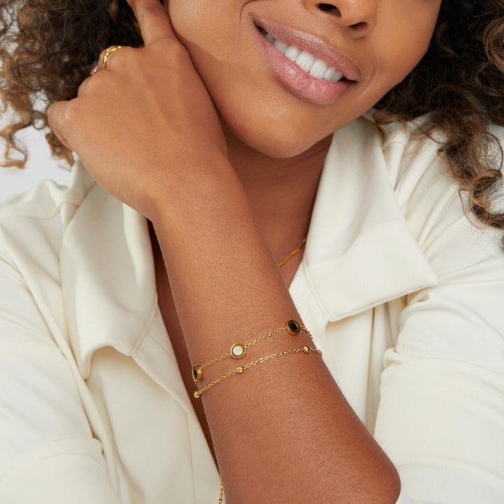 Bracelet en onyx et pierre blanche