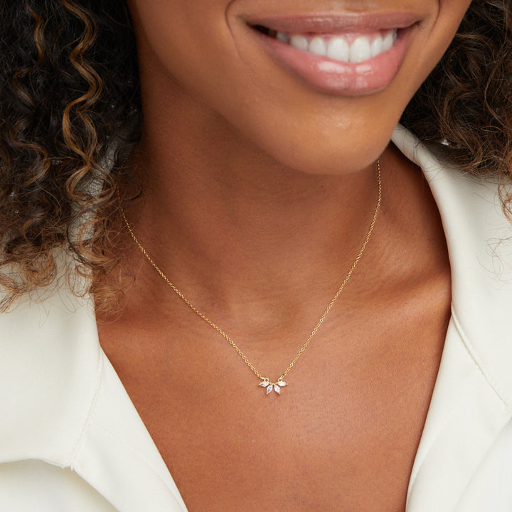 Collier en pendentif feuille de cristal Omelia